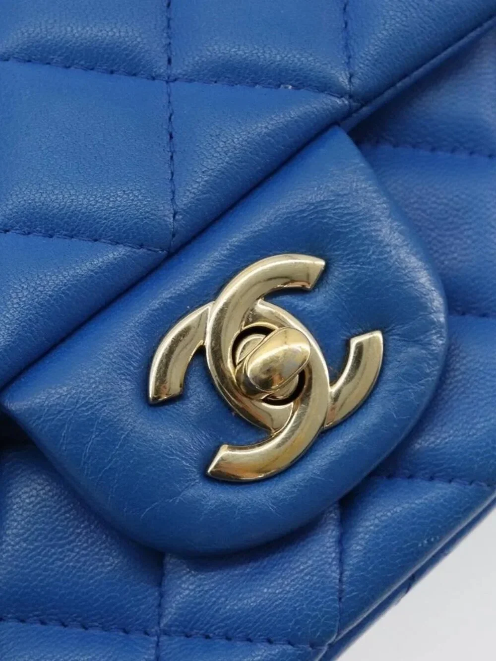 CHANEL Mini Matelasse 19 Chain Bag Lamb Skin Blue Gold CC Auth 182032SAV